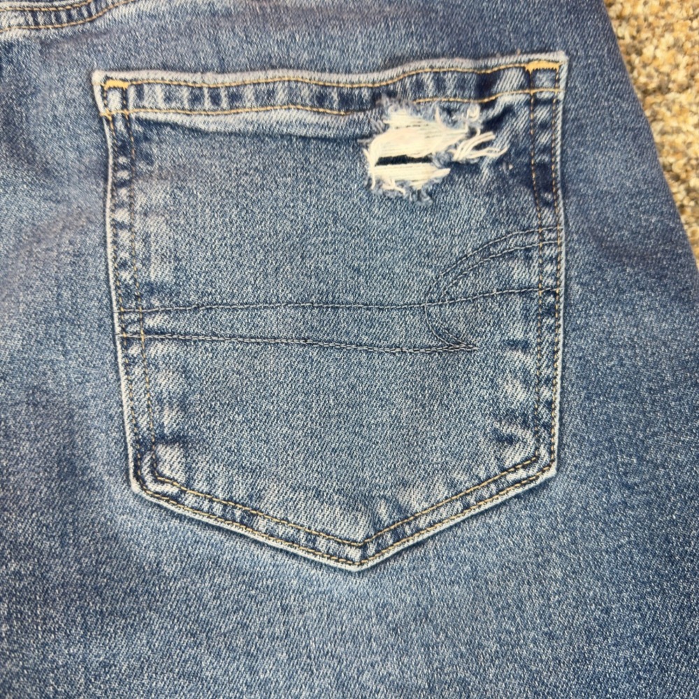 American Eagle Curvy Mom Jeans Size 8 Blue Distressed Strigid High Rise Tapered - Picture 10 of 12